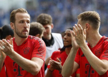Harry Kane (left) scored in the 86th minute, tapping in from close range for his 26th league goal of the season, as he celebrated winning the first major trophy of his career with this season’s Bundesliga title