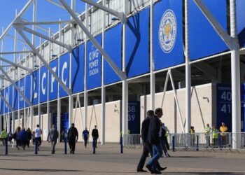 Leeds United reach agreement to sign James Justin