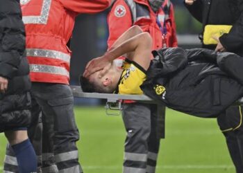 “Heartbreak for Borussia Dortmund: 36-Year-Old Star Suffers Career-Ending Injury”:…