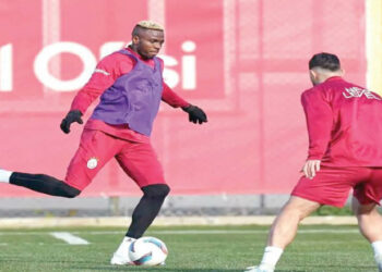 “Osimhen Returns to Galatasaray Training Sparks Excitement Ahead of Fatih Karagümrük Clash”