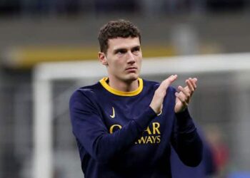 Bericht: Der ehemalige Bayern-München-Verteidiger Benjamin Pavard lehnt das Angebot von Galatasaray in Höhe von 35 Millionen Euro mit Gehaltsvorteil ab und beweist damit seine Loyalität zurück zu Bayern München, wobei er klar erklärt, wo sein Herz am meisten schlägt.