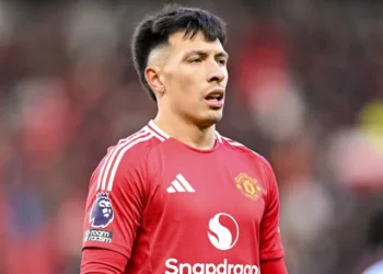 Man United injury, suspension list vs. Fulham: Lisandro Martinez, Noussair Mazraoui latest