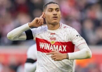 Epischer Bericht: Stuttgarts bemerkenswerter Spieler Enzo Molloy lehnt offiziell das 28-Millionen-Euro-Angebot von Al Ahli ab, nachdem er seine Loyalität mit einem neuen Dreijahresvertrag bekräftigt hat – infolge einer überraschenden Einigung aufgrund jüngster Entwicklungen….