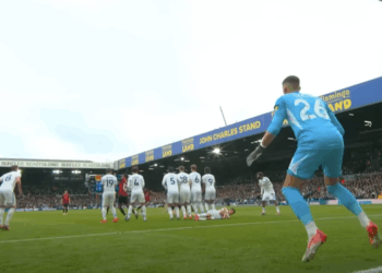 Daniel Farke Breaks Silence on Aaronson Draft Excluder ‘Mistake’ in Bournemouth Opener…….