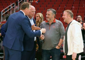 SHOCKING TURNAROUND: Texas Longhorns Owners Announce Indefinite Suspension of Monthly Allowances for Players due to..