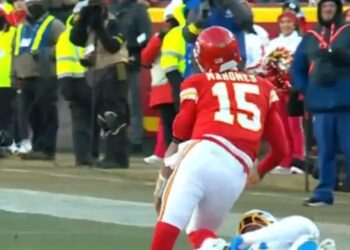 Patrick Mahomes Has Ran For His Life The Whole Season Just Embarrassing How The Chiefs Could Not Pro