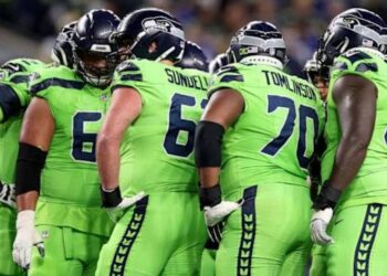 FANBASE IN PANIC: Seahawks’ Offense Rocked as Two Key WRs Seek Departure.