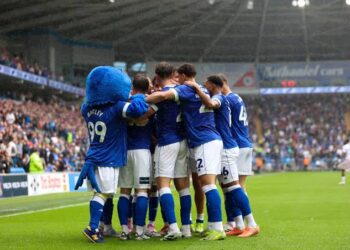 Loyalty over money – Cardiff City’s star striker has reportedly turned down a dazzling £12 million transfer offer from a Championship club – I love it here