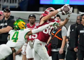 Ohio State visits No. 3 Michigan after Mobley’s 26-point game