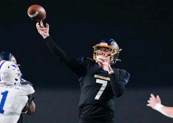 Mind blowing – Kentucky football signee Matt Ponatoski’s rocket arm just set a wild record.