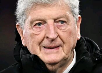 ERUPTION: Some stakeholders blocks Roy Hodgson into the Pirate facility _ 78 Years Old coach??