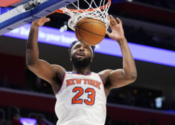 Knicks Turn Mitchell Robinson’s Exit Into $17.5 Million Bench Masterstroke.