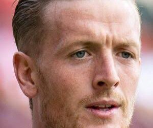 Robin Roefs contract signing stalled _ dispute rises over £30k per week – decision over next goalie made