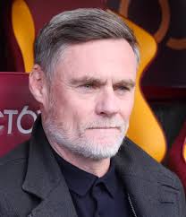 Graham Alexander disagrées with the club over signing – “they’re intruding into my coaching affairs”, I can’t work with these players!!